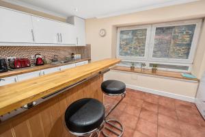 Central Stay on Main st- Harbour Views