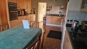 Beachside Family Home Sleeps 8 with Parking