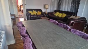 Beachside Family Home Sleeps 8 with Parking