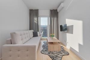 Tasteful Apartment with FREE GARAGE and Balcony by Renters