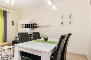 NEW !! 2 Bedroom Cabanas Beach