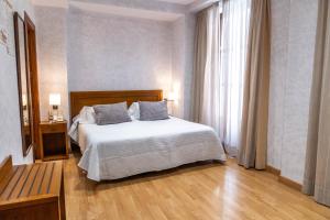 Superior Double Room room in Hotel Granada Centro