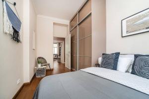 Oriental Touch River Apartment