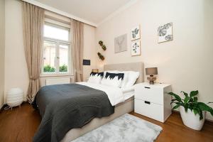 Oriental Touch River Apartment