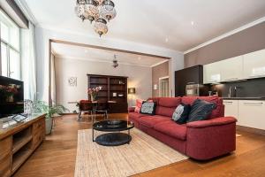 Oriental Touch River Apartment