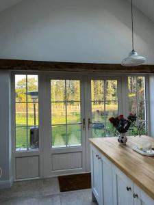 Favour Royal Cottage - dog friendly forest escape