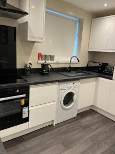 Modern ground floor apartment Close to A45 A46 M1 M6 M69