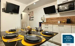 La Cloche Dorée, parking, 3 étoiles, en plein cœur de Fontainebleau - Thomery