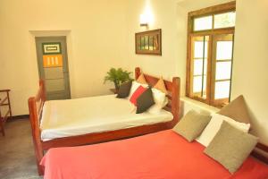 Charming & historical 3-Bed Bungalow in Hikkaduwa