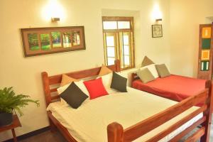 Charming & historical 3-Bed Bungalow in Hikkaduwa