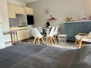 Appartement climatisé, 2 pièces avec terrasse, parking privé, proche plage et commerces - FR-1-226B-178