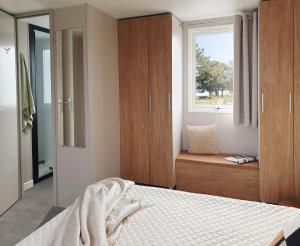 Campings BT - L'Aventura 2 ch, 2 sdb, entre mer et Petite Camargue, super equipe : Bungalow 2 Chambres