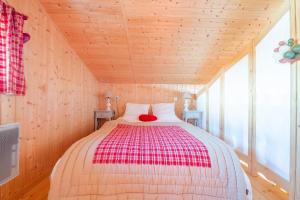 Maisons de vacances Chalet L’Embellie - Chalet avec piscine partagee : photos des chambres