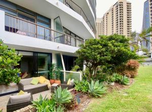 Oceanfront Family Apartment Pool & BBQ