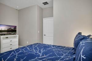 7 Bedrooms 5 Bathrooms Solterra 4103 Od