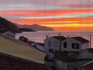 Água e Sal - Seafront House, with Garden and independent Suíte.