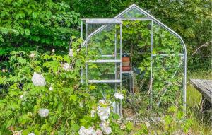 2 Bedroom Nice Home In Fjälkinge