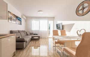 2 Bedroom Stunning Apartment In Zadar 