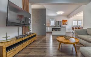 4 Bedroom Stunning Home In Labin 