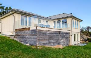 Cozy Home In Fjllbacka With Kitchen