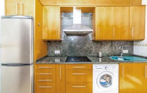 3 Bedroom Beach Front Home In Miami Platja