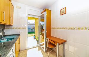 3 Bedroom Beach Front Home In Miami Platja