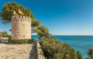 3 Bedroom Beach Front Home In Miami Platja