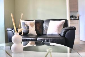 Stunning Apartment, Sleeps 4, Central London, 1 bedroom, Zone 1, Kennington - Open for Business stays, Long Stays and Families Relocating