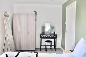 Stunning Apartment, Sleeps 4, Central London, 1 bedroom, Zone 1, Kennington - Open for Business stays, Long Stays and Families Relocating