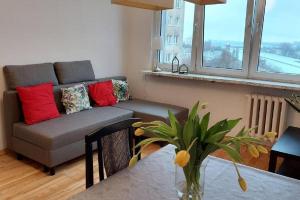 Bright and cozy 34m apartment near metro M2 and tram