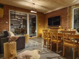 Nad Zalew dom z basenem letnim, jacuzzi i sauną, jezioro i trasa Velo Czorsztyn w pobliżu