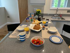 Lovely flat, balcony & woodstove, parking close