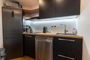 Beautiful flat with swimming pool tennis court and parking 148
