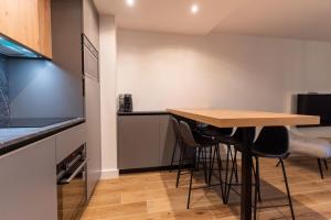 Renovated flat for 5 p with swimming pool tennis court and car park 232