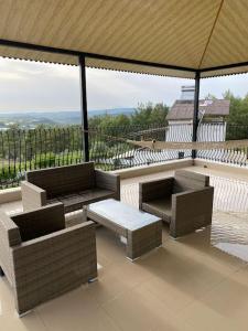 ormanın içinde geniş havuzlu triplex villa