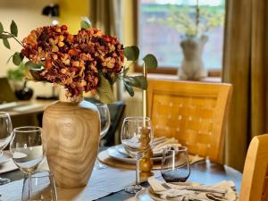 3 Bed House, Sleeps 7, Free Parking, City Luxury, Central, Perfect for Contractors & Families!