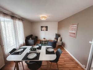 Appartements Le Cosmic Bliss • Chic Urbain au coeur du Berry : Appartement 2 Chambres