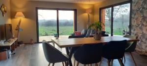Villas Agreable villa neuve orientee vers la nature et le coucher de soleil! : photos des chambres