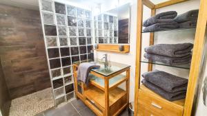 Appartements Le Grenier 1821 - Mini chalet - Centre village - AravisTour : photos des chambres