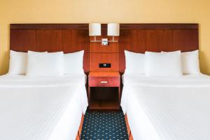 Guest room, 2 Doubles room in Courtyard by Marriott Prague City