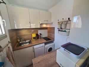 Studio rénové à deux pas de la plage de Sainte Asile à Pin Rolland