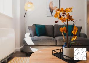 Bright & Modern 2-Bed Glenfield Hospital Apartment - Sleeps 6