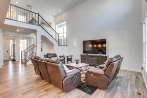 16 Mi to Denver: Spacious Commerce City Home!
