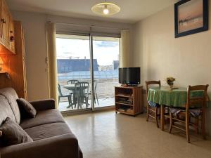 537 - Studio les pieds dans leau, en bordure de la plage du centre dErquy