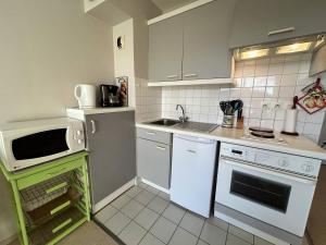 537 - Studio les pieds dans leau, en bordure de la plage du centre dErquy