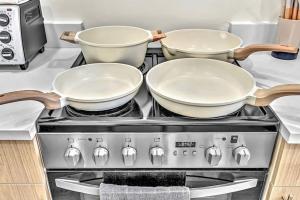 1 bedroom tropical pool house