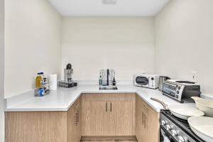 1 bedroom tropical pool house