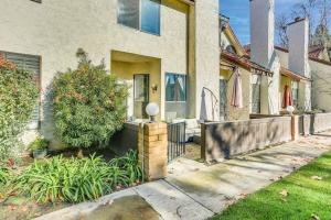 Spacious Downtown Fresno Townhome: Walk to UCSF