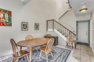 Spacious Downtown Fresno Townhome: Walk to UCSF