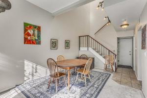 Spacious Downtown Fresno Townhome: Walk to UCSF